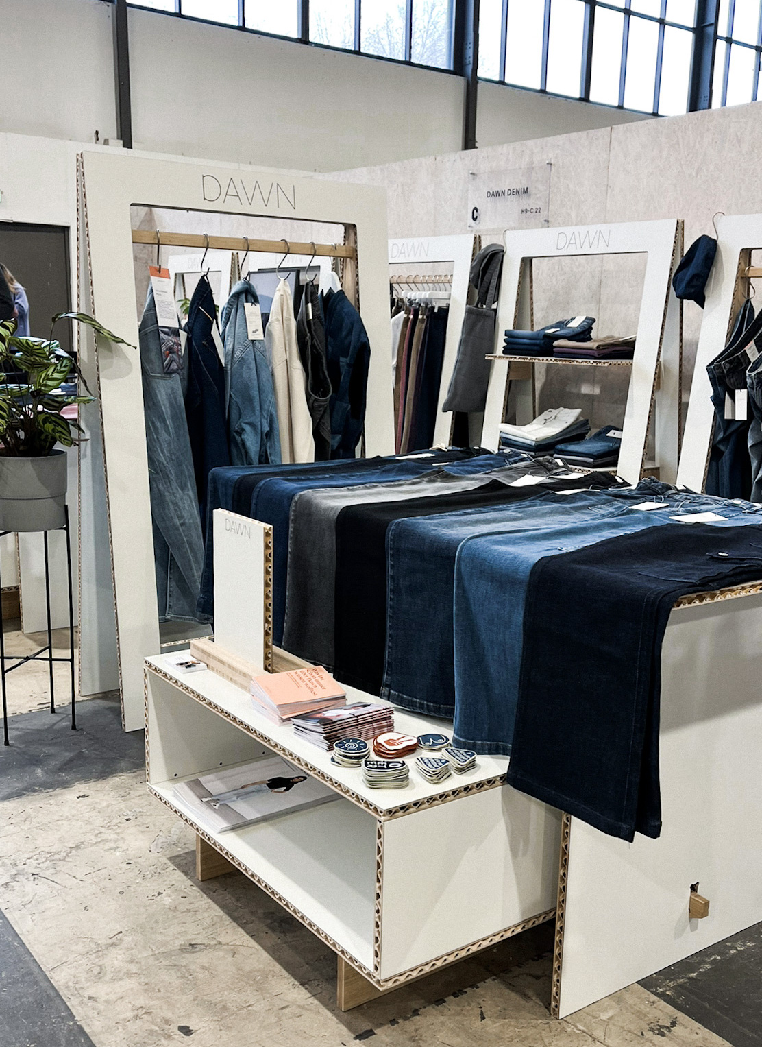 Dawn pop-up Stecksystem mit Klamotten